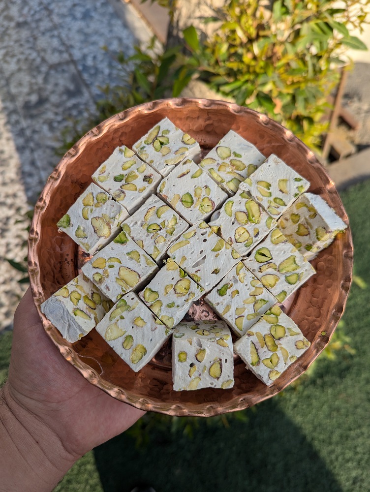گز 64% مغز پسته